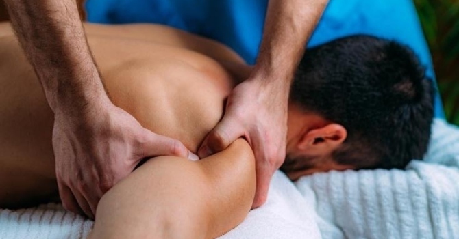Managing Chronic Pain with Massage and Physiotherapy in Surrey 